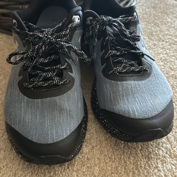 Under Armour Women's Sneakers Size 9 - Picture 4 of 5